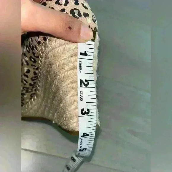 Toms Michelle Neutral Cheetah Peep Toe Wedges sz 9.5 W - Picture 9 of 10